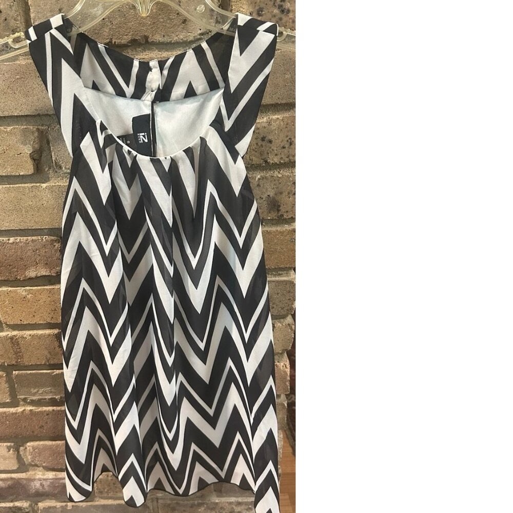 IZ BYER WOMENS BLACK AND WHITE LADIES GEOMETRIC BLOUSE PREOWNED MINT SIZE S